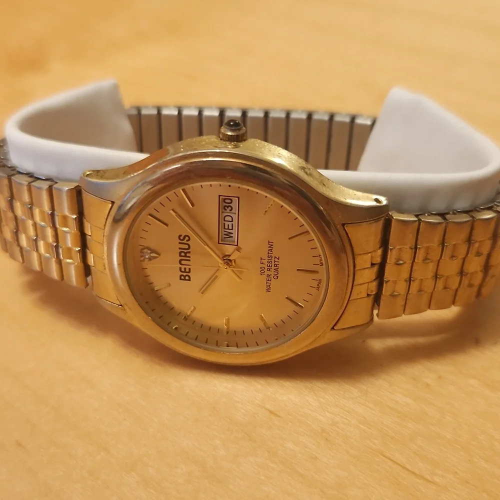 Benrus Men's Diamind Day/Date Gold Quartz Watch